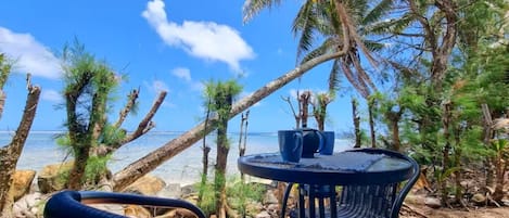Studio phong cách cổ điển, 1 giường cỡ queen, quang cảnh biển, tầng trệt | Khu ẩm thực ngoài trời