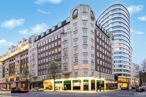 Exterior - Cumberland Court (London)