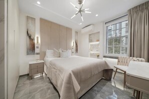 Room - Cumberland Court (London)