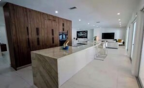 Interior - Las Terrazas (Palmetto Bay)