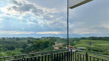 Hus, fjellutsikt | Utsikt fra rommet