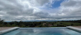 Chalet con piscina infinity y vistas 180