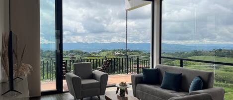 Talo, vuoristonäköala | Oleskelualue