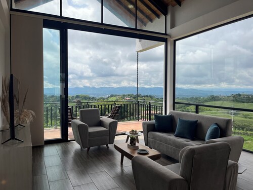 Chalet con piscina infinity y vistas 180