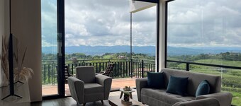 Chalet con piscina infinity y vistas 180