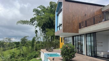 Hus, fjellutsikt | Eksteriør