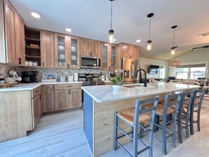 Private kitchen - Poolside Paradise: Relax and explore the coast! (Jensen Beach)