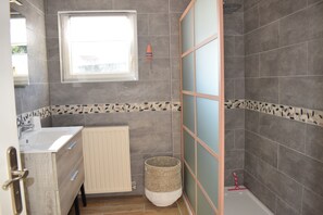 Shower, hair dryer, towels, toilet paper - Maison Brise Marine (Le Crotoy)