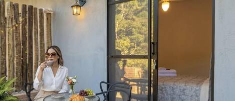 ロマンティック スイート | 屋外ダイニングエリア