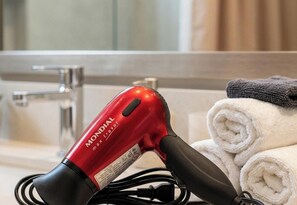 Shower, free toiletries, hair dryer, towels - Casa da Mata (São Lourenço)