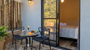Suite | Outdoor dining