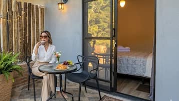 Superior Suite, Mountain View | Outdoor dining