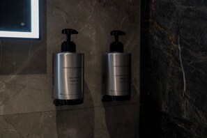 Bathroom amenities - Lux Suites Athens 202 (Athina)