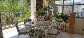 Outdoor dining - Casa Bravo: Holiday Home in Beas de Segura for Short Stays (Beas de Segura)