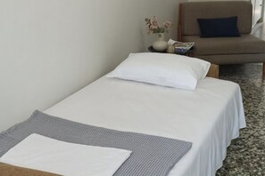 2 bedrooms, iron/ironing board, WiFi, bed sheets - Thassos Soul.House with yard 50 meters from the sea (PG2H+FH Skala Kallirachis)