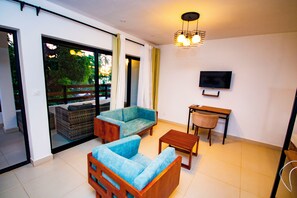 Chambre Quadruple, vue partielle sur la mer | Coin séjour