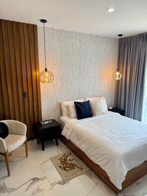 Room - Luxury apartment with swimming pool in the city with spectacular view to the forest. (45130)