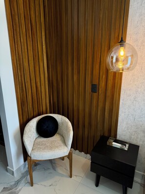 Interior - Luxury apartment with swimming pool in the city with spectacular view to the forest. (45130)