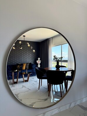 Dining - Luxury apartment with swimming pool in the city with spectacular view to the forest. (45130)