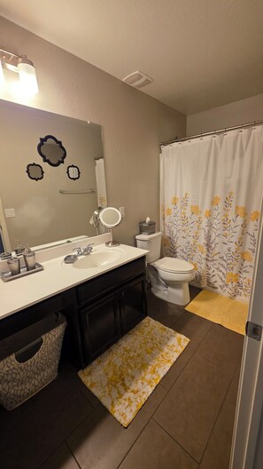 Bathroom - 3-bedroom house in terrific Gilbert with cool AC for relaxing stay (Gilbert)