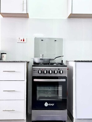 Private kitchen - Charming apartment in peaceful Nairobi perfect for your city stay (Nairobi)