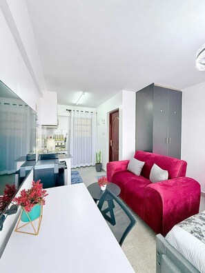 Living area - Charming apartment in peaceful Nairobi perfect for your city stay (Nairobi)
