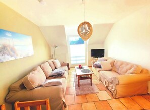 TV, books - Cozy vacation apartment for up to 5 people - ideal for a relaxing vacation (Zingst)