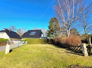 Property grounds - Cozy vacation apartment for up to 5 people - ideal for a relaxing vacation (Zingst)