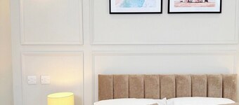 Bright Boutique Studio Near seafront with parking