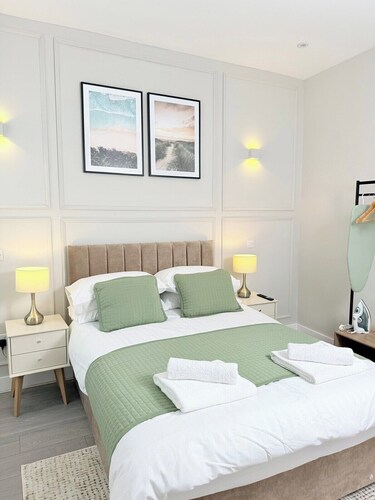 Stylish Studio Retreat by the beach with parking