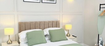 Stylish Studio Retreat by the beach with parking