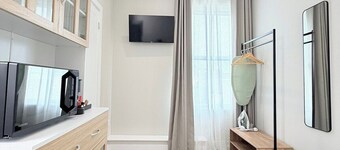 Stylish Compact Studio with parking beach Wi-Fi