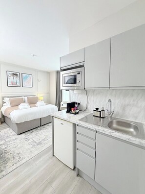 Iron/ironing board, free WiFi, bed sheets
