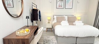 Large Studio Retreat by the beach with parking
