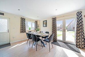 Cottage | Dining - Poker Lodge (Brigg)