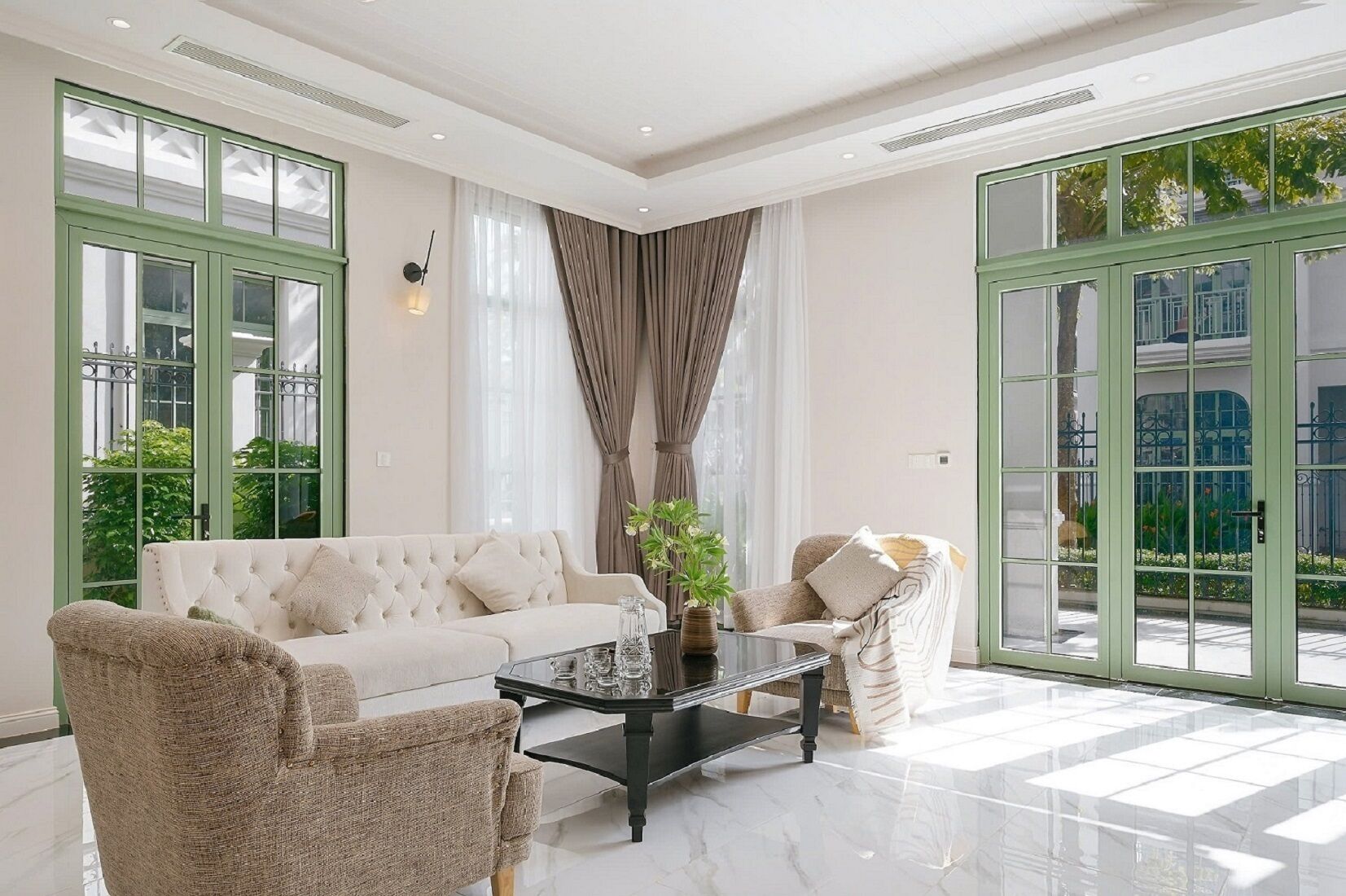 Deluxe Villa, City View | Living area