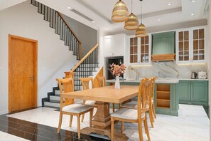 Deluxe-Villa, Stadtblick | Speisen