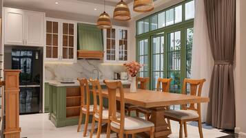 Villa – deluxe, byutsikt | Spiseområde