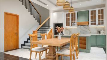 Villa – deluxe, byutsikt | Spiseområde