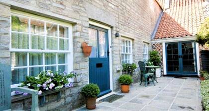 Stylish Retreat in the Heart of Somerton with Wood Fire