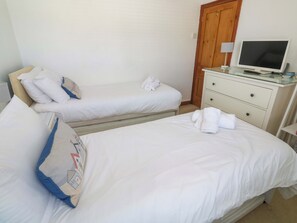 2 bedrooms, individually decorated, individually furnished, free WiFi - St. Dominic Cottage (St Ives)