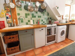Dishwasher, cookware/dishes/utensils - St. Dominic Cottage (St Ives)