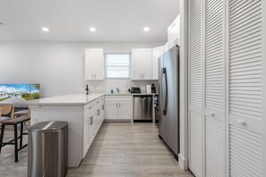 Fridge, microwave, oven, stovetop - Stylish Newly Built Retreat (West Palm Beach)