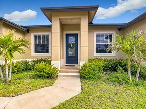 Exterior detail - 15261 Brainbridge Circle, Port Charlotte, FL 33981 (Charlotte County)