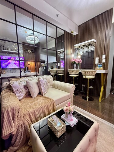 Skyline Suite with PS5+400mbps WIFI+ Netflix at Air Residences w/ Balcony