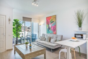 TV - Vacation Apartment 'Dream Papagayo' with Mountain View and Wi-Fi (Playa Blanca)