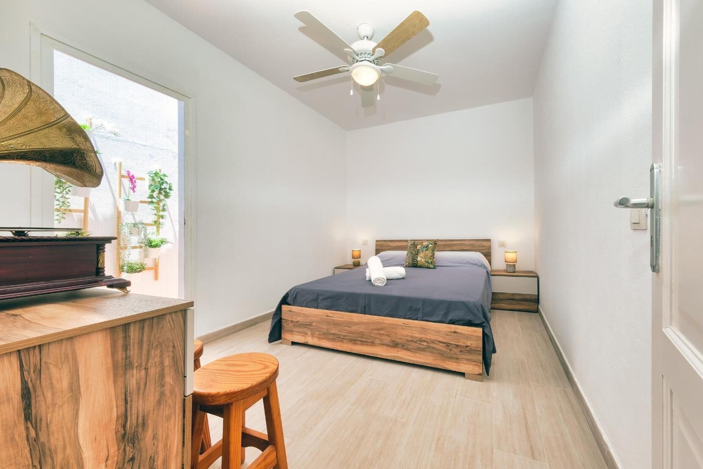 3 habitaciones, tabla de planchar con plancha, wifi y ropa de cama 