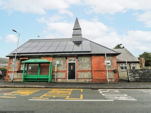 Exterior - Yr Hen Ysgoldy (Machynlleth)