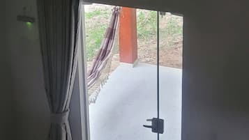 Lyxstuga - lanai - utsikt mot trädgården | Interiör