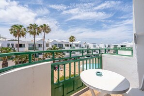 Property grounds - Cozy studio in a quiet complex centrally located direct access to the beach (Costa Teguise)